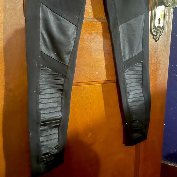 Alo Yoga Moto leggings - Picture 3 of 6